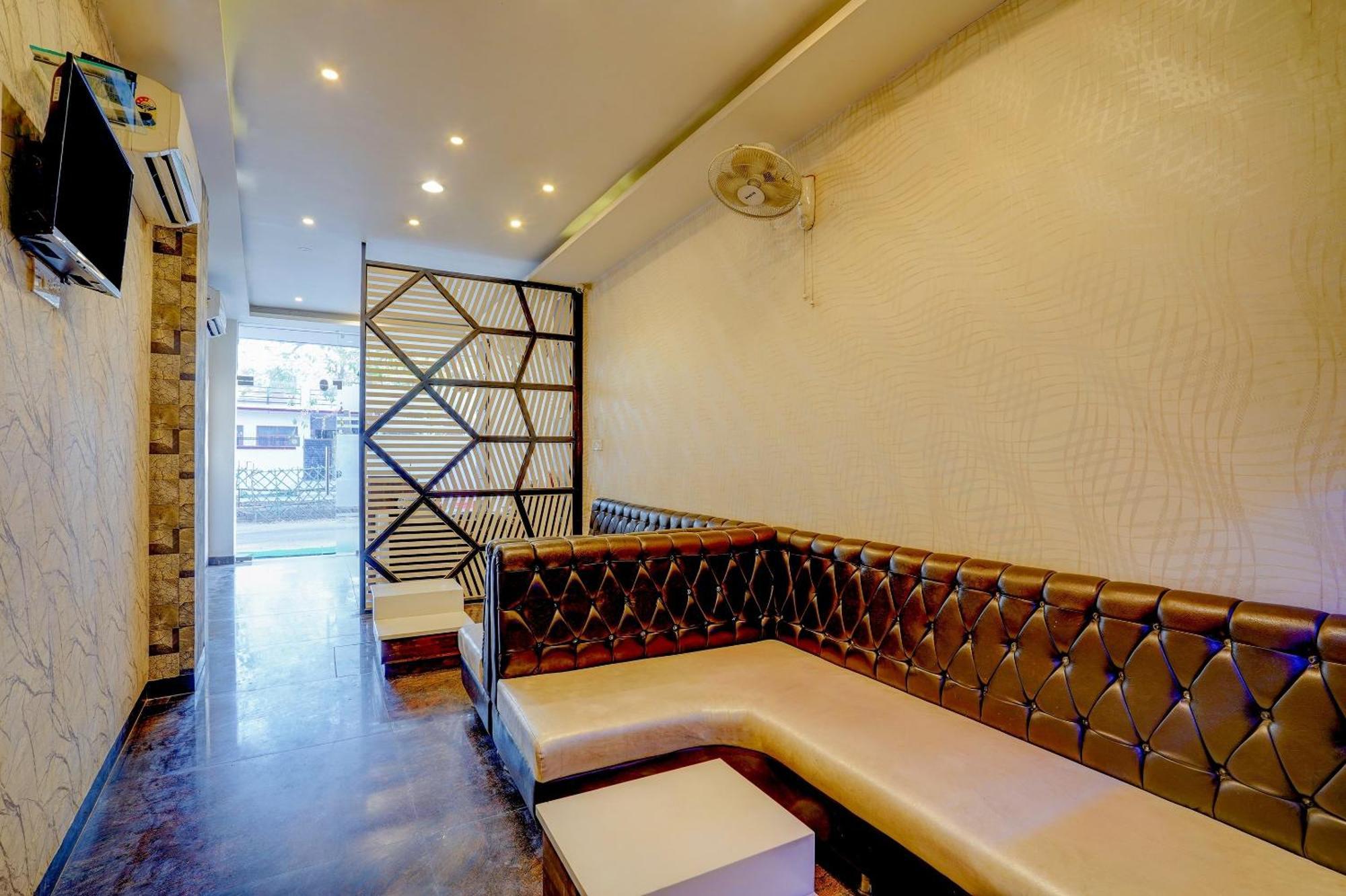 Super Hotel O Traveller Inn Lucknow Exterior photo